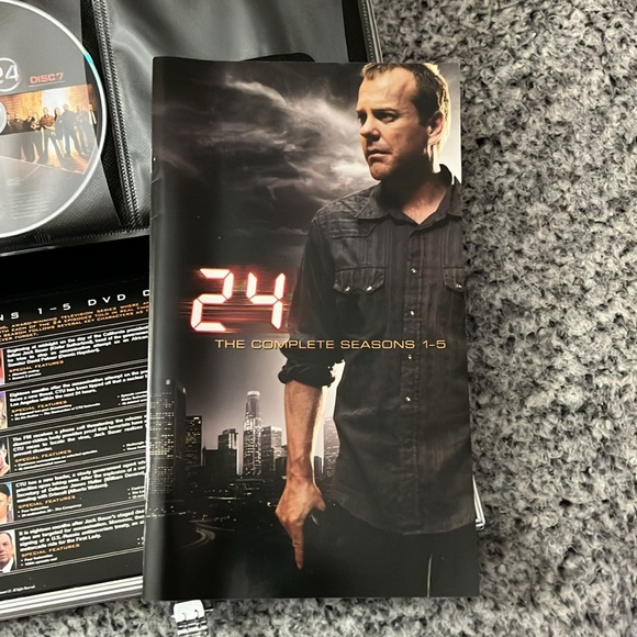 24 season 1-5 dvd collection edition briefcase - Picture 3 of 9